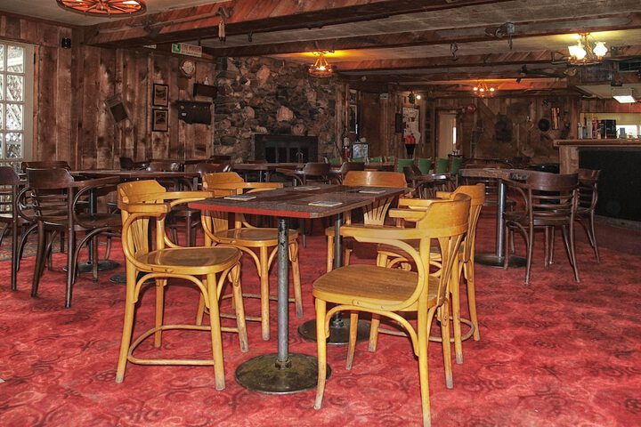 Lounge 52 of 73