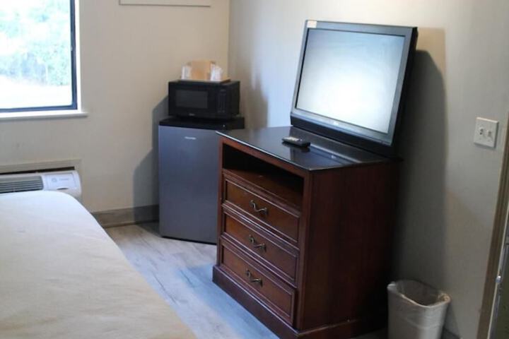 1 King Bed (2 of 13)
