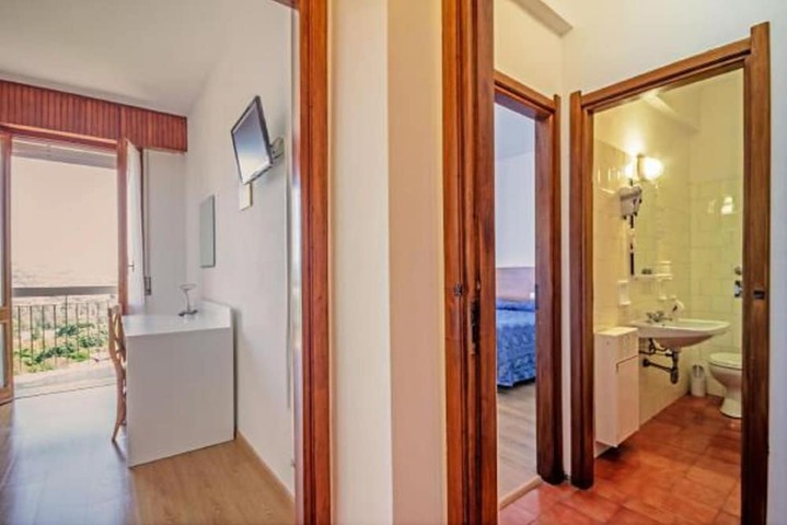Room 15 of 57