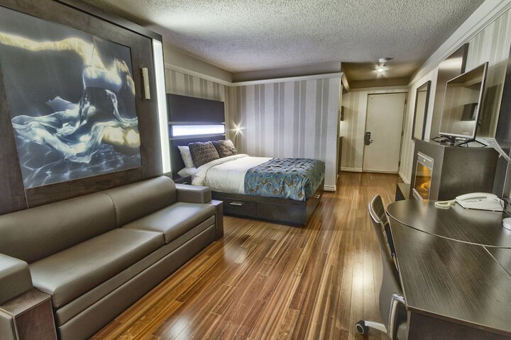Room 21 of 132