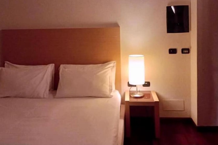 Room 10 of 72
