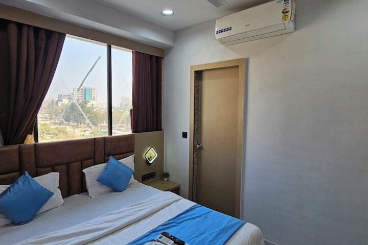 Room 17 of 33