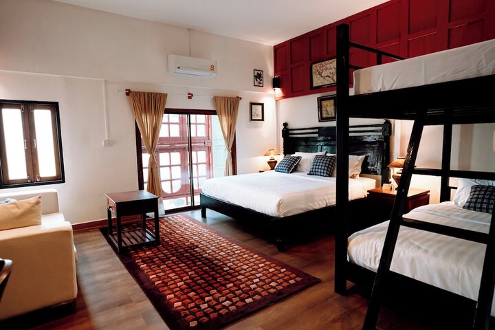 Room 12 of 28