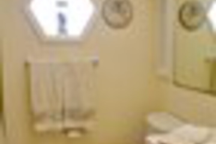 Room 32 of 75