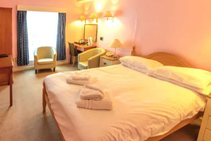 Room 6 of 43