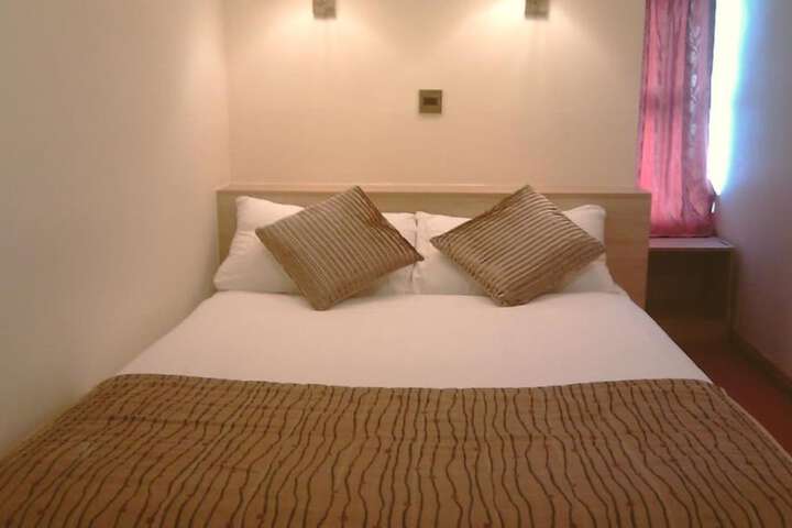 Room 15 of 40