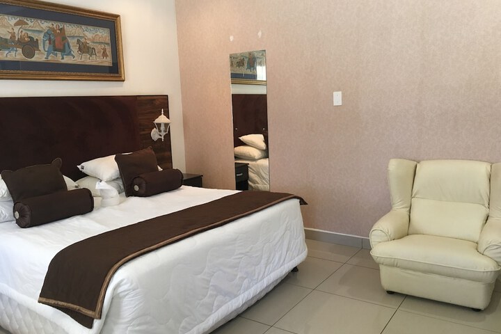 Room 4 of 14
