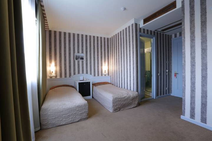 Room 43 of 90