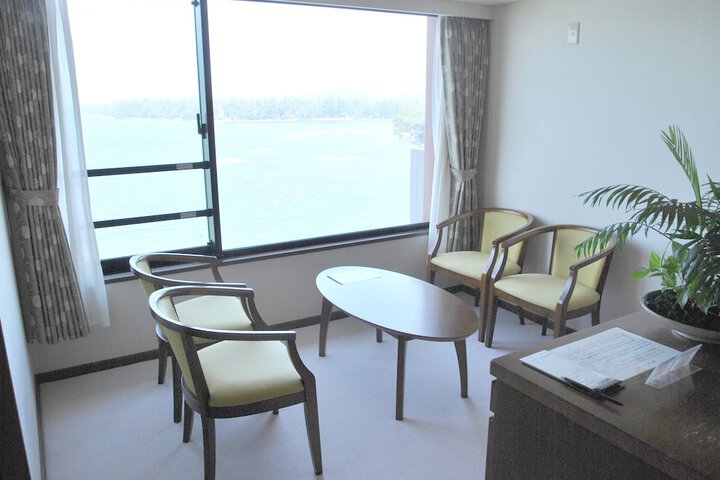Room 4 of 25