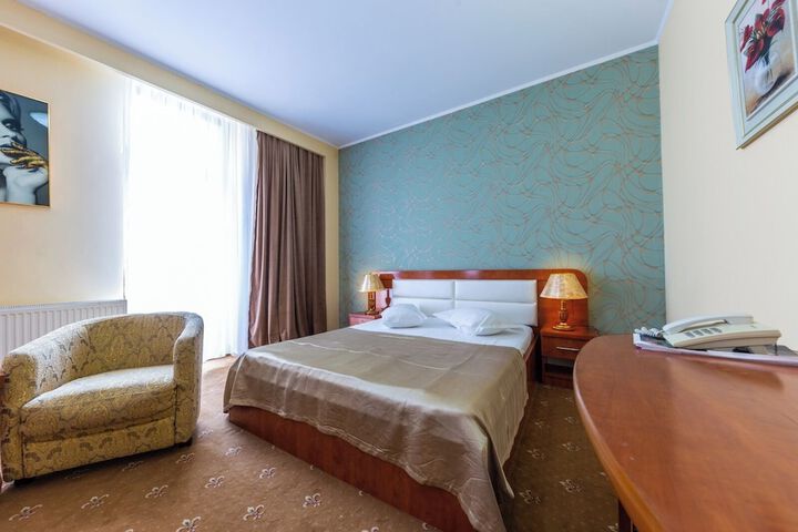 Room 11 of 37