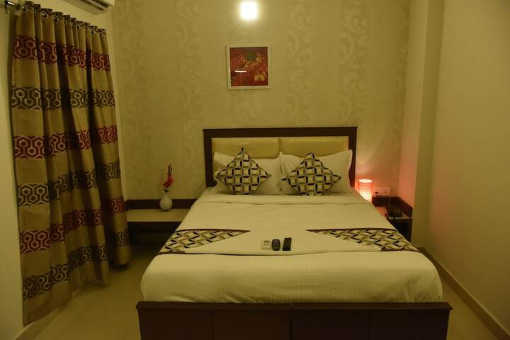 Room 5 of 33