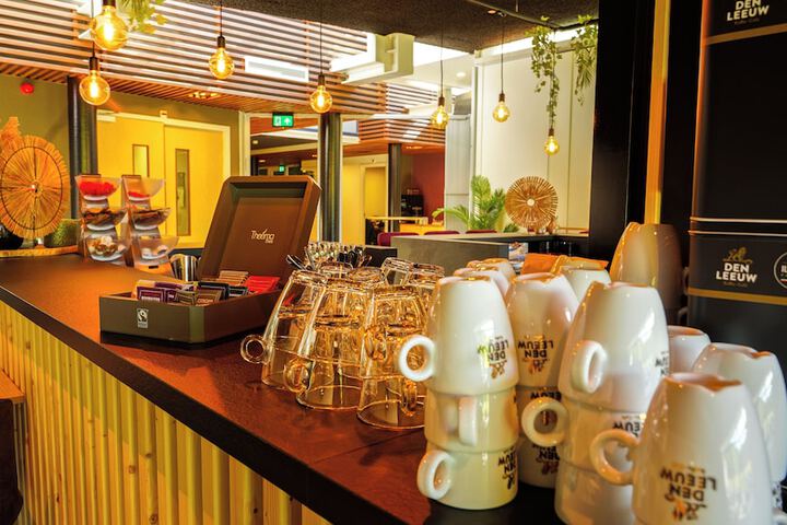 Breakfast/Coffee Service 27 of 33