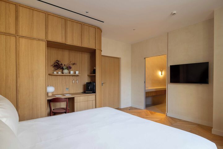 Room 19 of 41