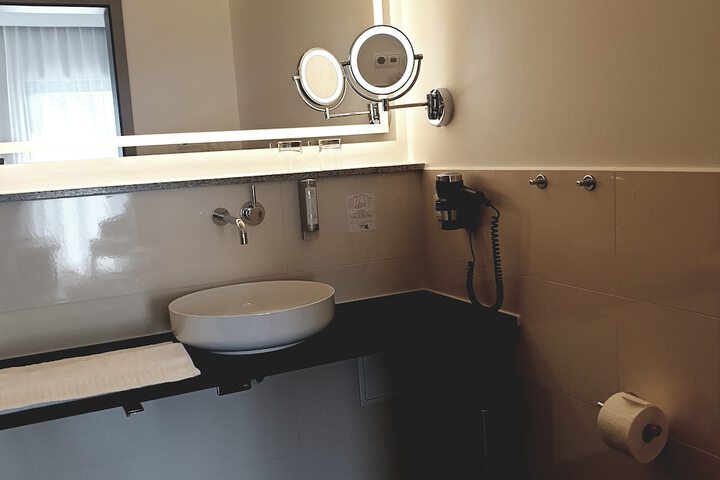 Room 52 of 92