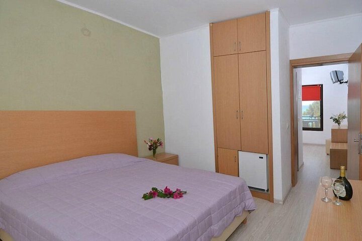 Room 4 of 47