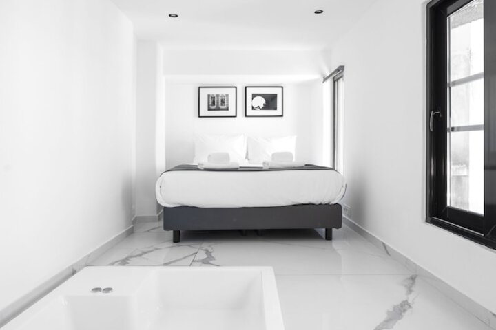 Room 9 of 100