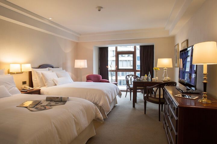 Room 25 of 170