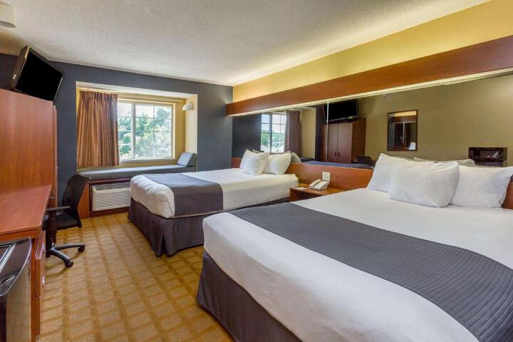 1 Queen Bed (1 of 15)