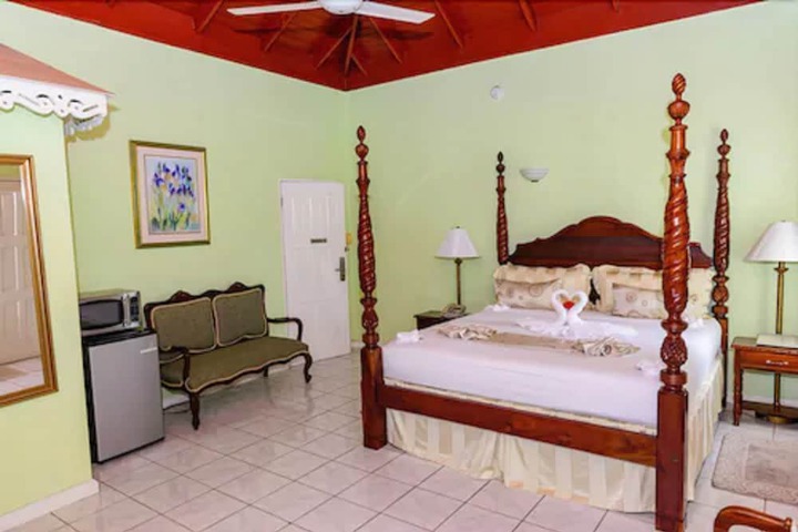 Room 28 of 89