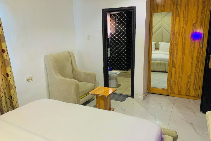 Room 12 of 26