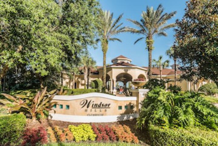 Hotel Exterior 70 of 72