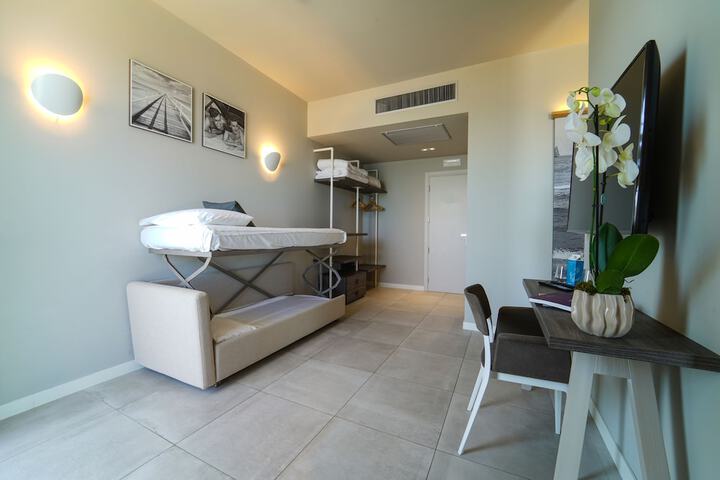 Room 35 of 191