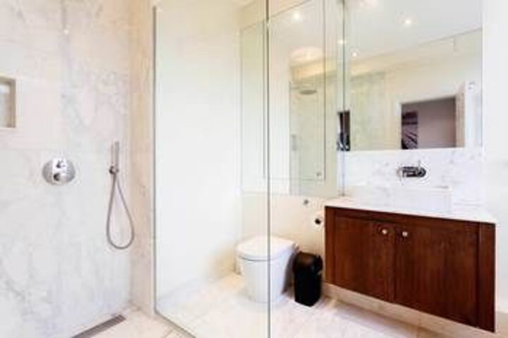 Room 4 of 20