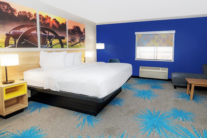 1 King Bed (7 of 17)