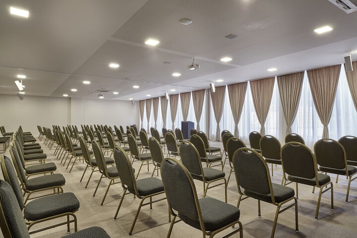 Ballroom/Hall 76 of 84