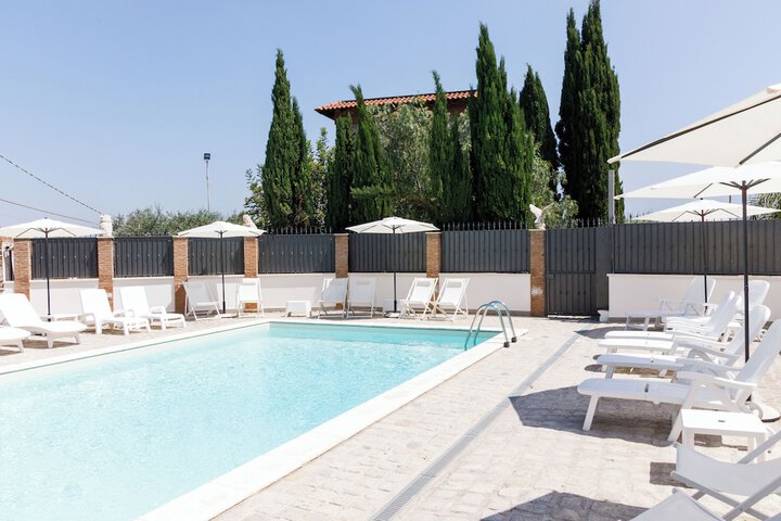 Pool 16 of 40