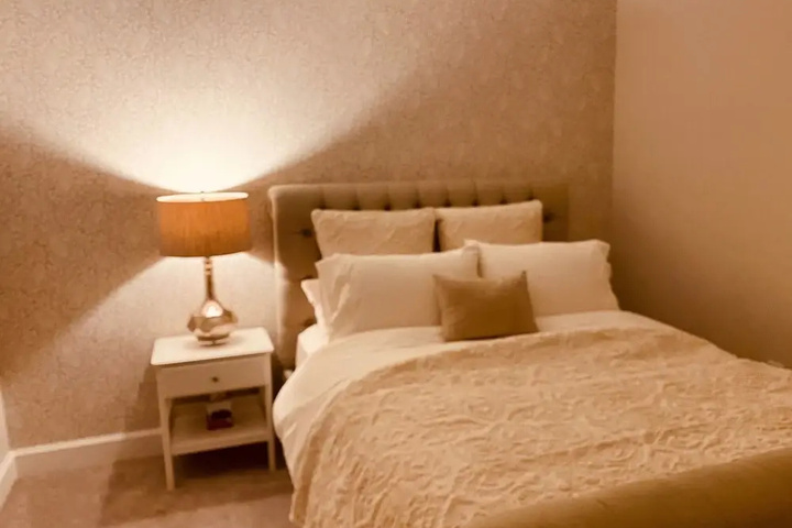 Room 4 of 16