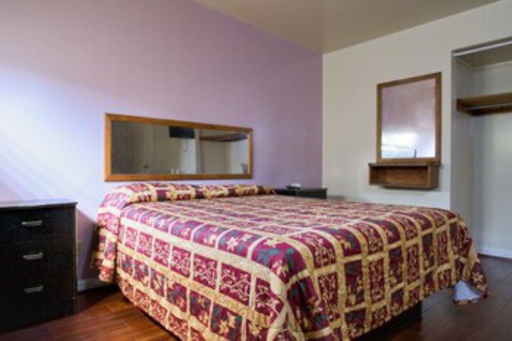 Room 32 of 43