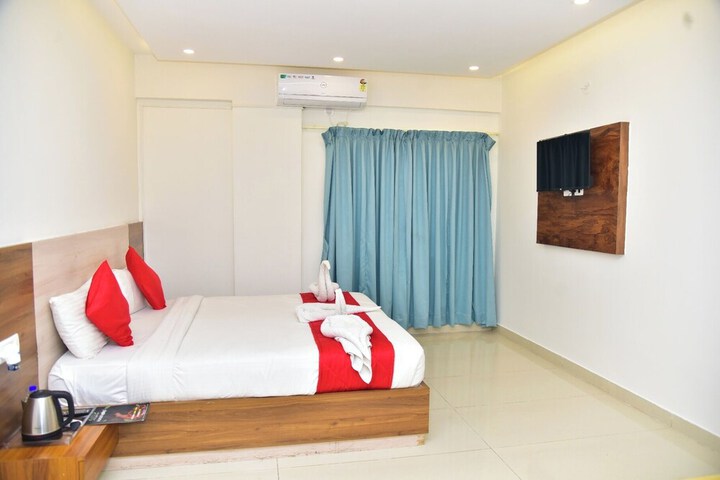 Room 8 of 14
