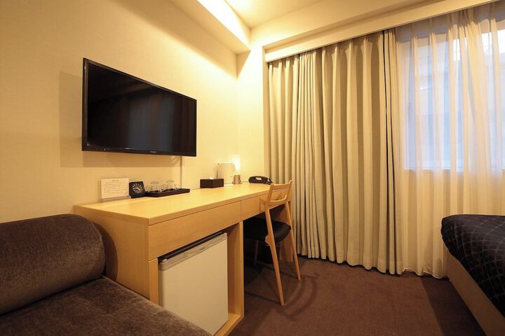 Room 13 of 48