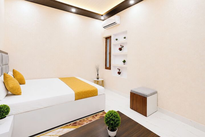 Room 6 of 12