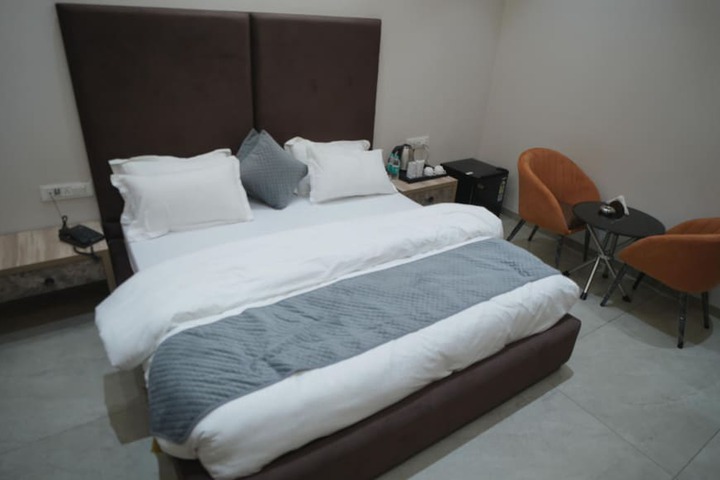 Room 7 of 24