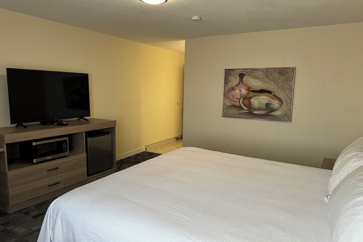 Room 13 of 33