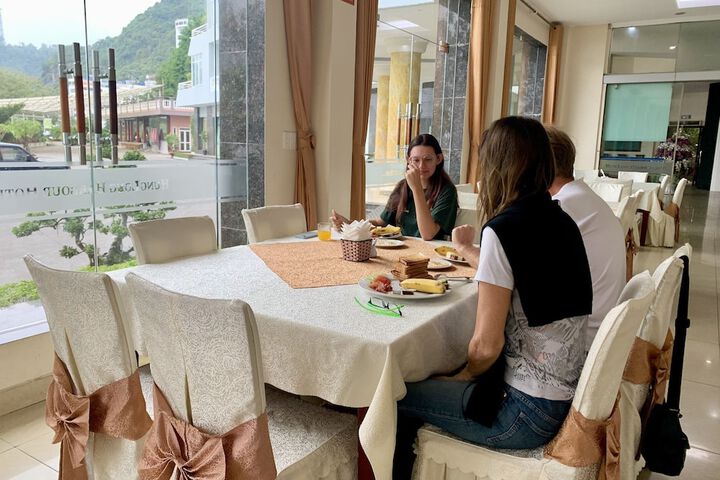 Dining 41 of 52