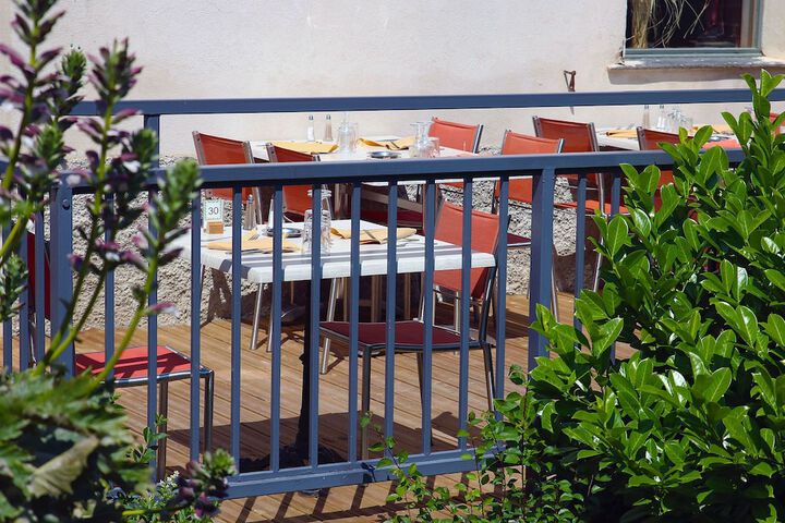 Dining 60 of 71