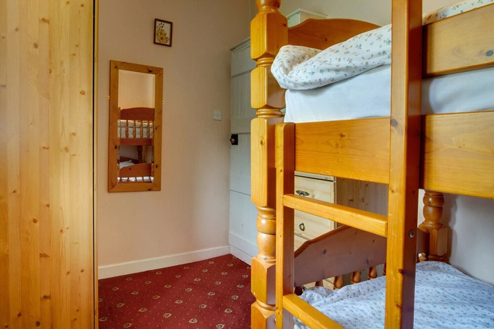 Room 4 of 10