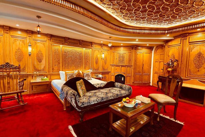 Room 27 of 47