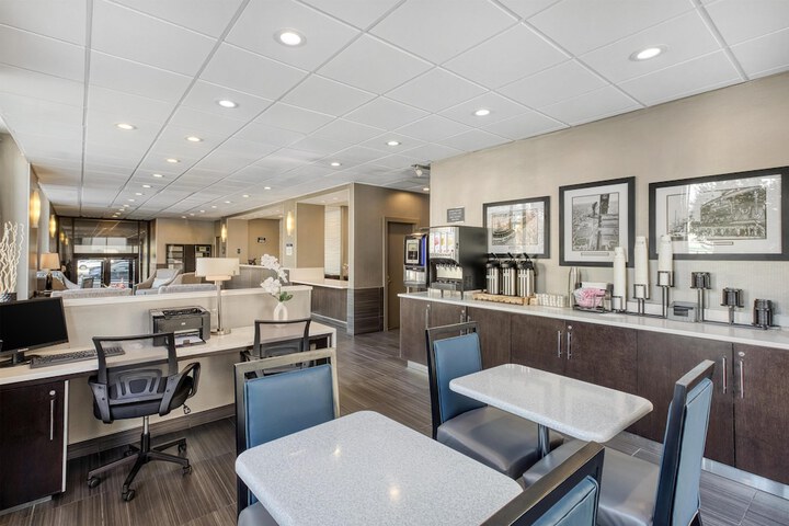 Breakfast/Coffee Service 57 of 65