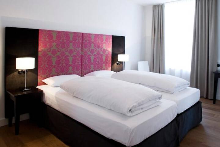 Room 28 of 60