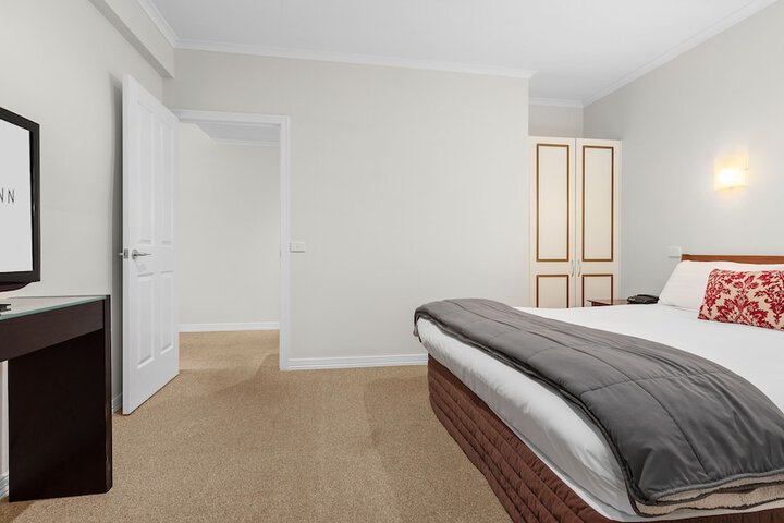 Room 6 of 24
