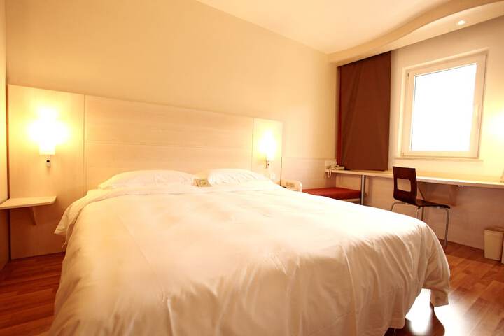 Room 8 of 40