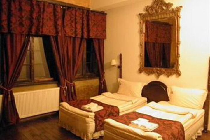 Room 4 of 23