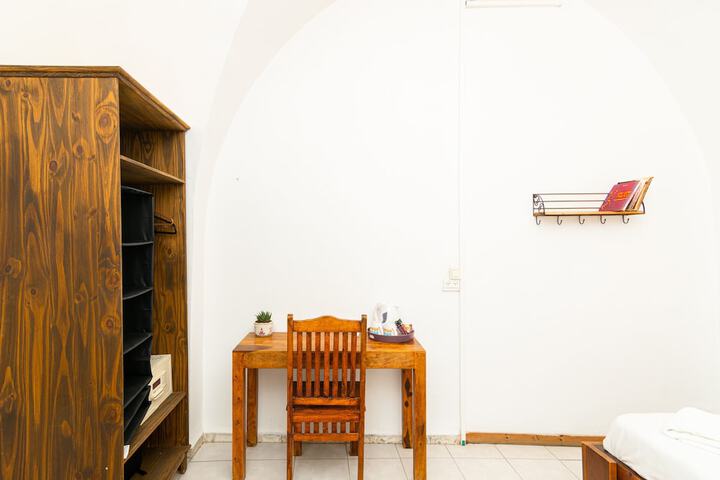 Room 28 of 87
