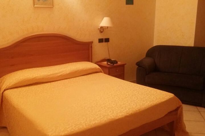 Room 4 of 48