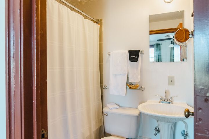 Economy Suite (17 of 23)
