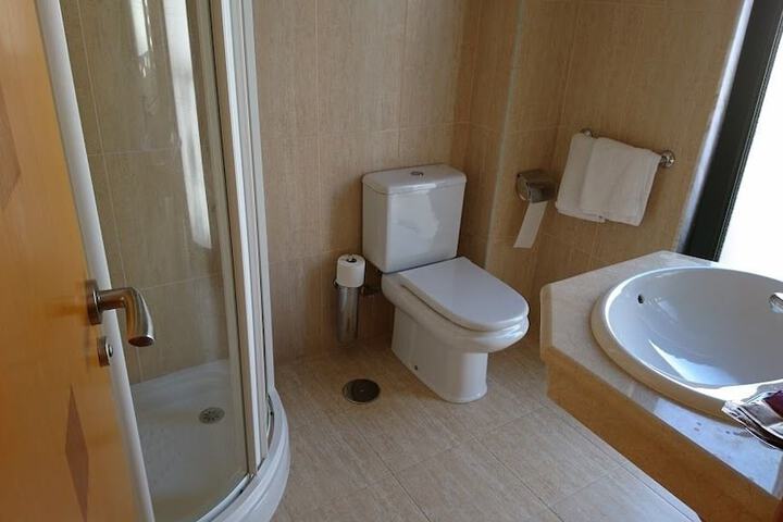 Room 9 of 10